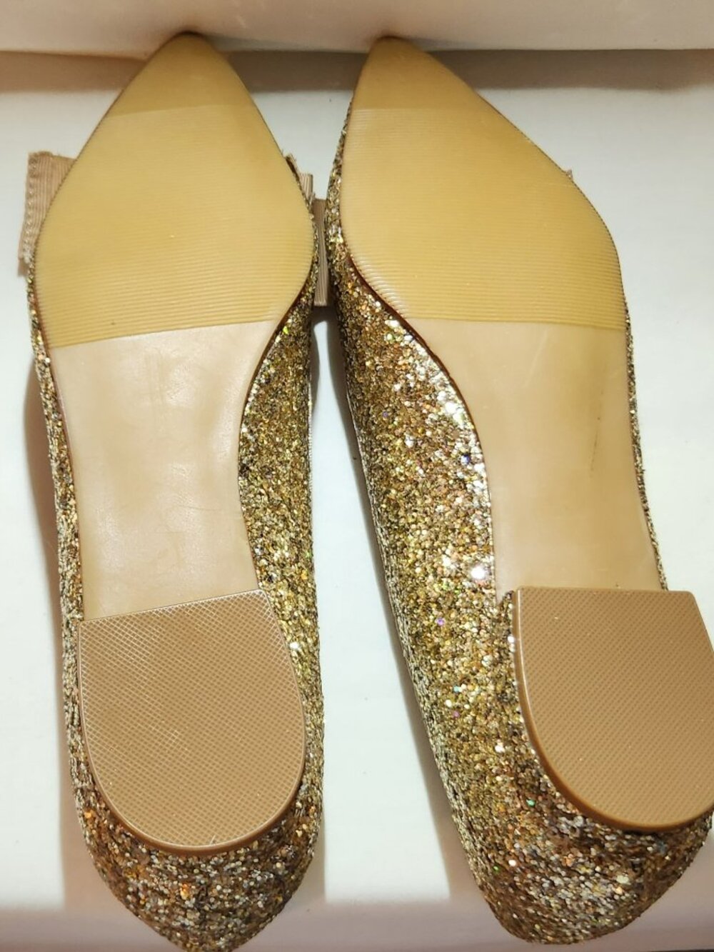 Crown & Ivy gold glitter low heels bow with brooch sz 6 NWOB - Picture 6 of 7